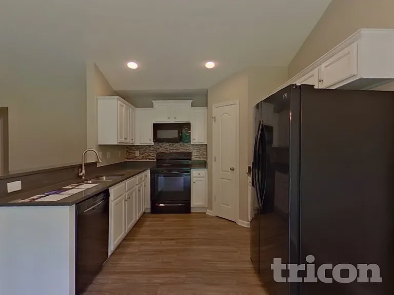 6235 Leslie Dr — Photo 5