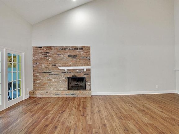 4th image of 4 Heritage Ln #16