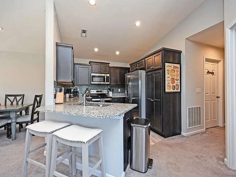 5871 Parkview Ln #300 — Photo 17