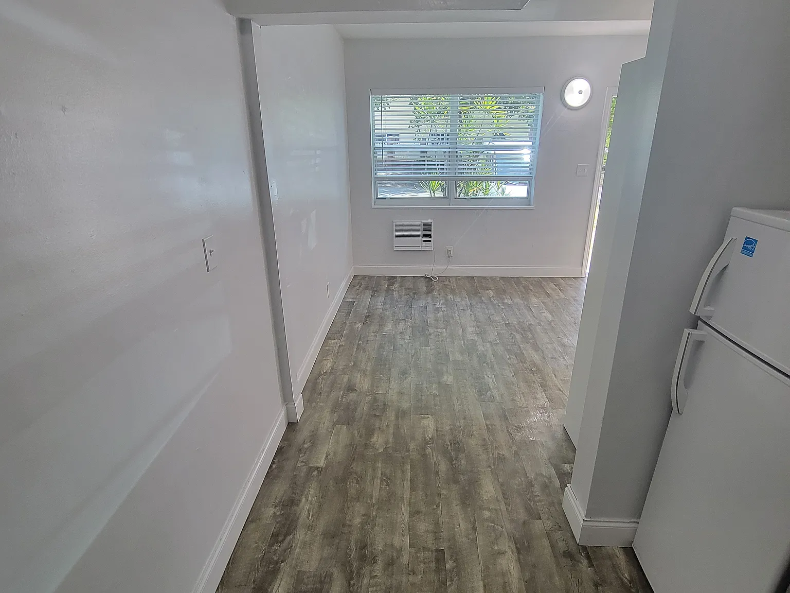 Studio, 300 sqft, $1,250 — Photo 3
