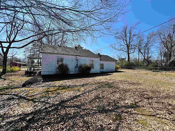 5th image of 103 E Victory St