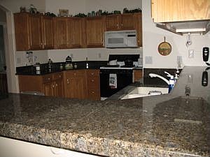 Kitchen w/granite countertops