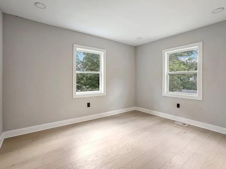 1626 Kenmore St SW — Photo 8