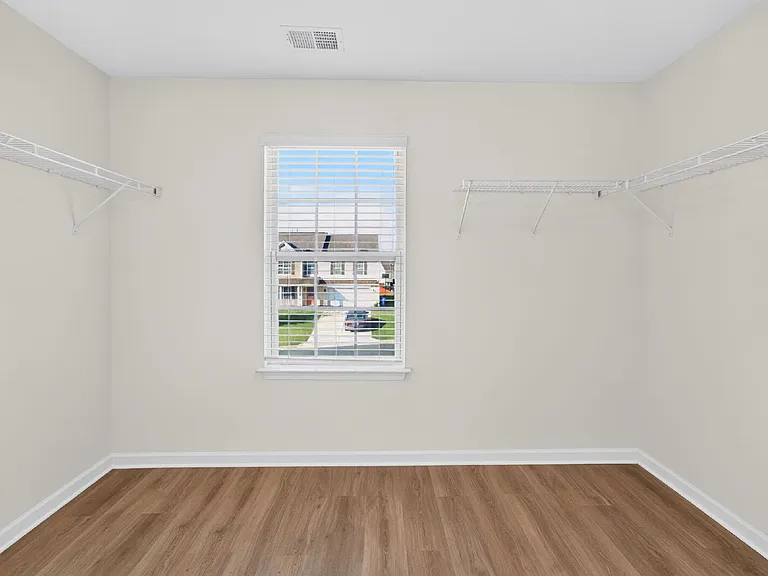 2472 Melfield Dr — Photo 28