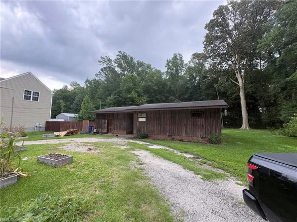 3609 Parr Ln, Chesapeake, VA 23323