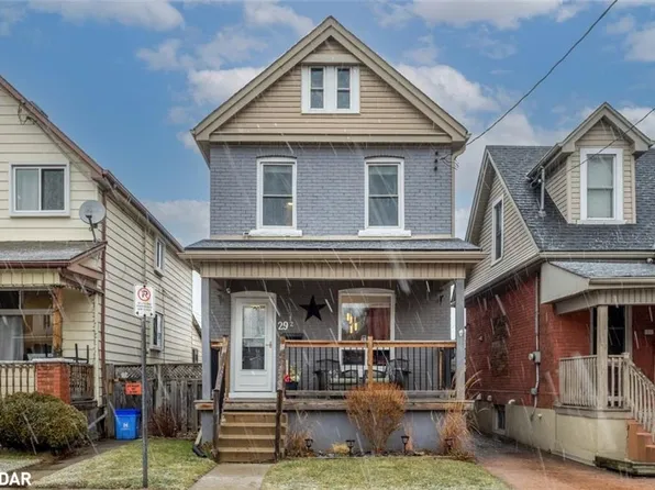 29 1/2 Rosemont Ave, Hamilton, ON L8L 2M4