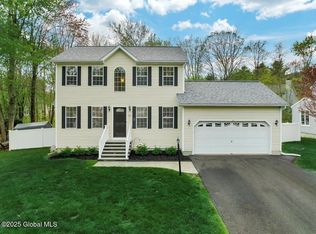 13 Willowbrook Ter, Halfmoon, NY 12065