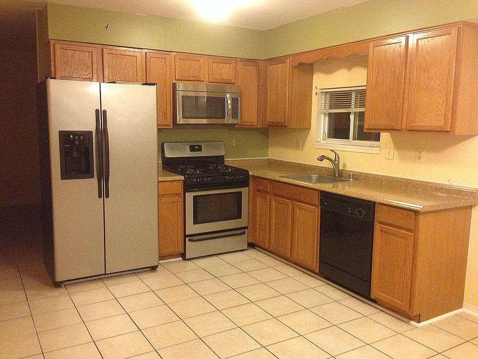 2nd image of 305 Squaw Ct