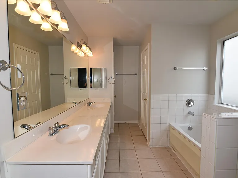 6807 Turtlewood Dr — Photo 17