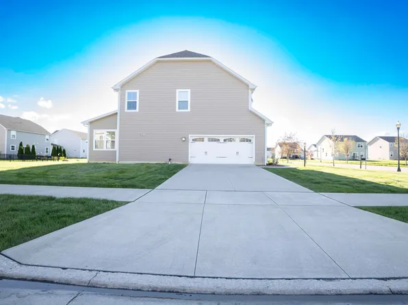 392 Brets Ln, Lewis Center, OH 43035