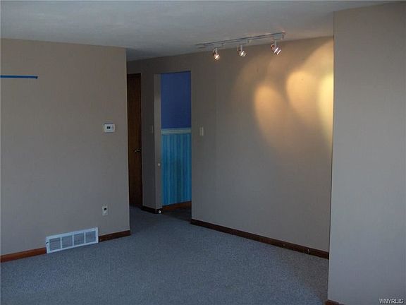 3rd image of 8 Fradine Dr