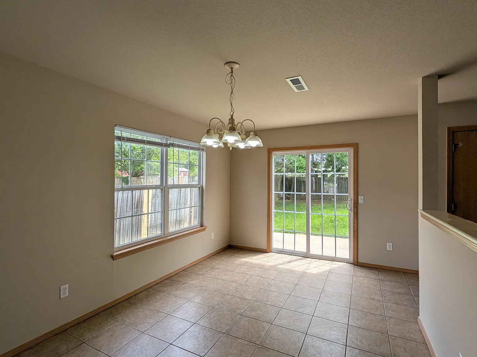 3 bed, 1154 sqft, $1,400 — Photo 3
