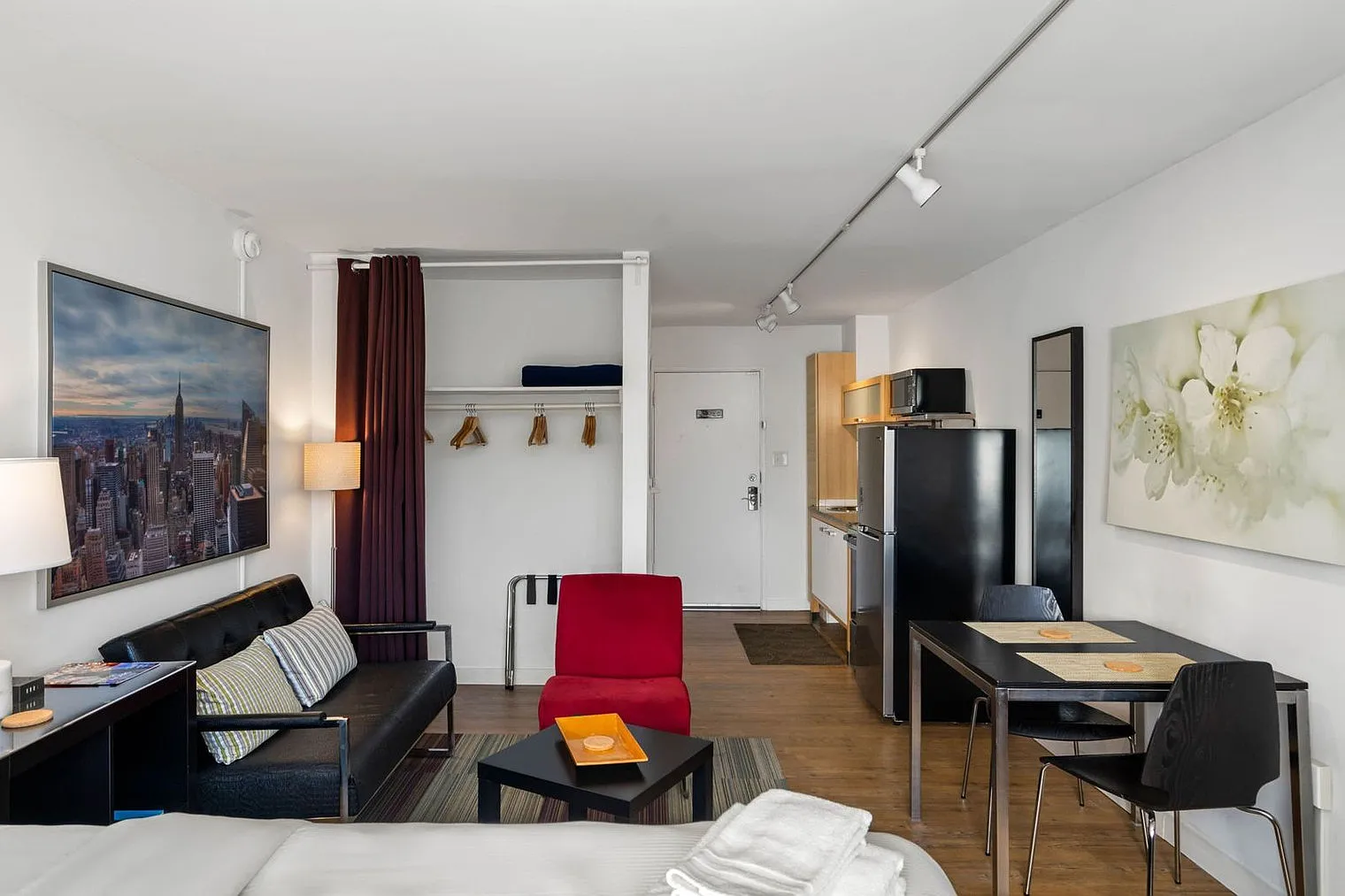 1 bed, 1.0 bath, 301 sqft, $2,925 — Photo 2