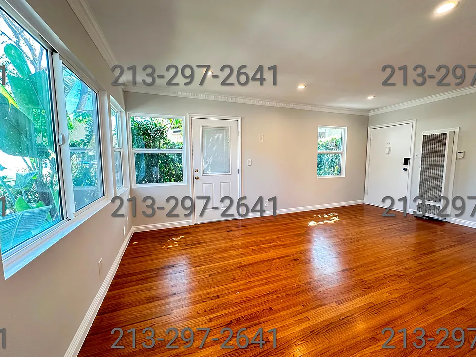 7260 Fountain Ave #1