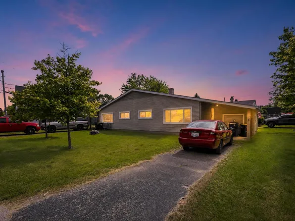 110 W Valley View Dr, Lakemoor, IL 60051