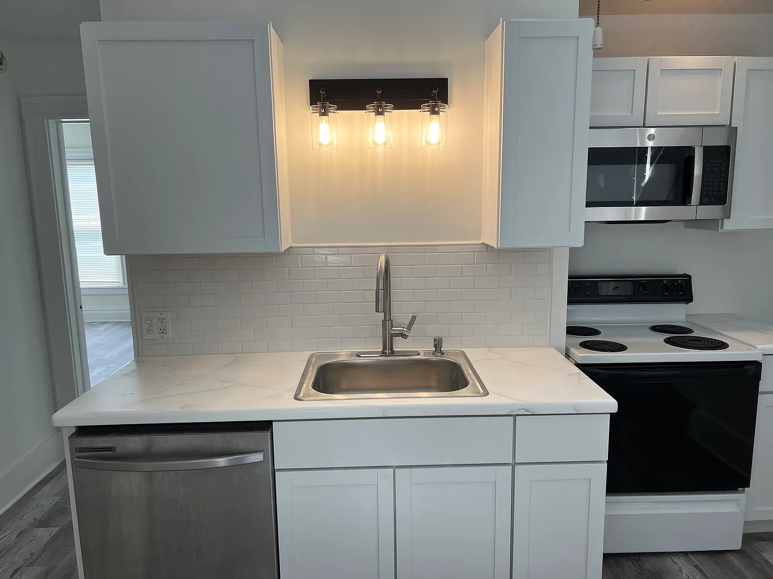 3 bed, 1750 sqft, $2,185 — Photo 2