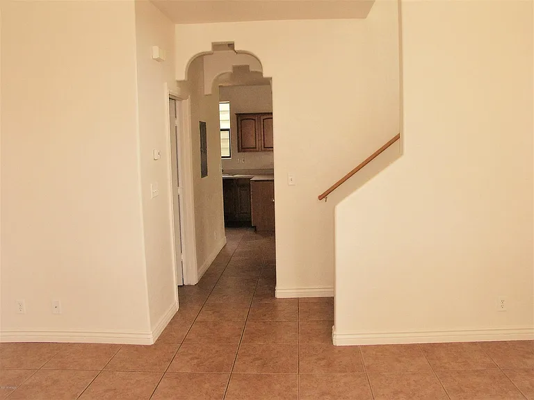 1299 E Makayla Way — Photo 3