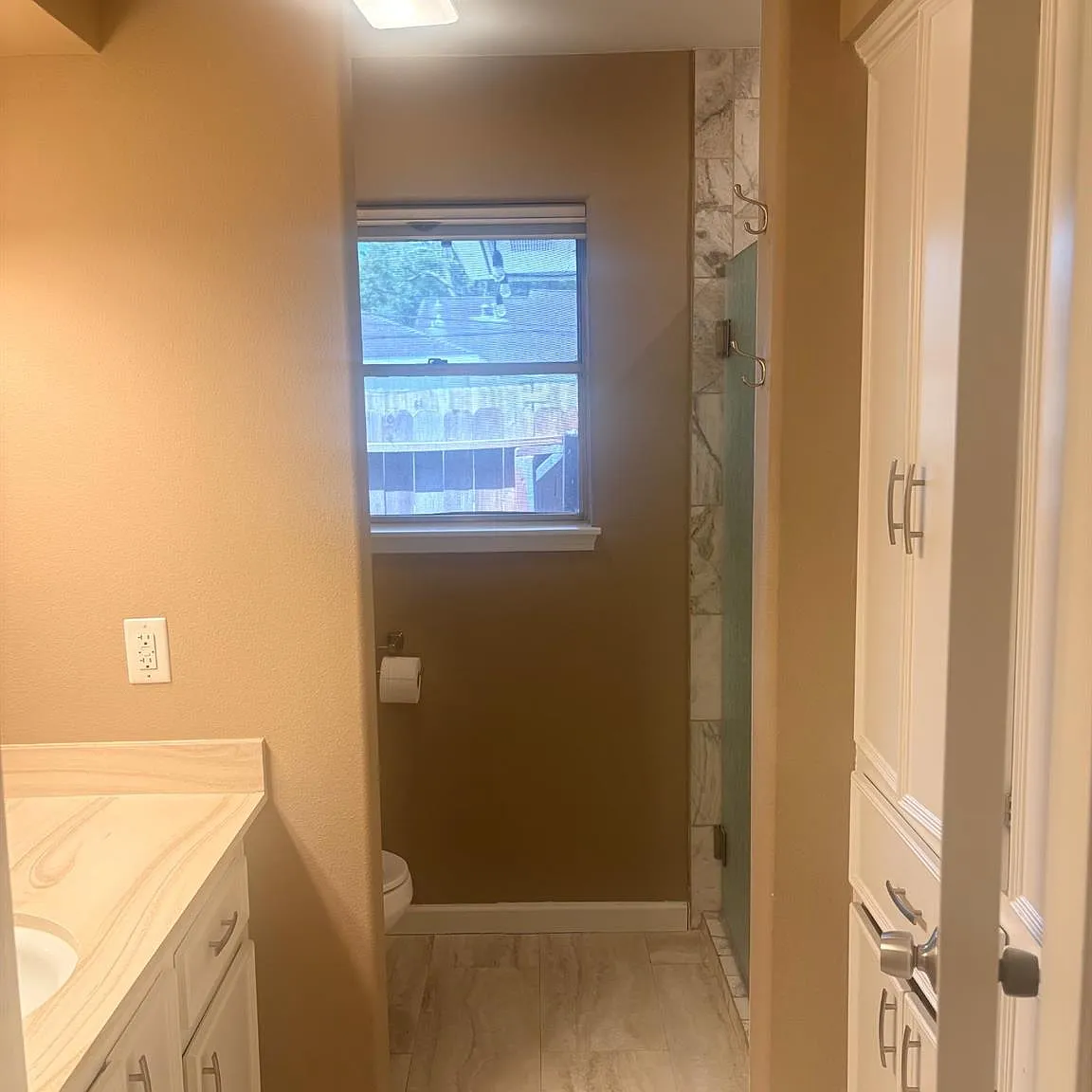 3 bed, 5.0 bath, 2340 sqft, $2,200 — Photo 3