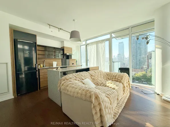 75 Saint Nicholas St Unit 1104, Toronto, ON M4Y 0A5