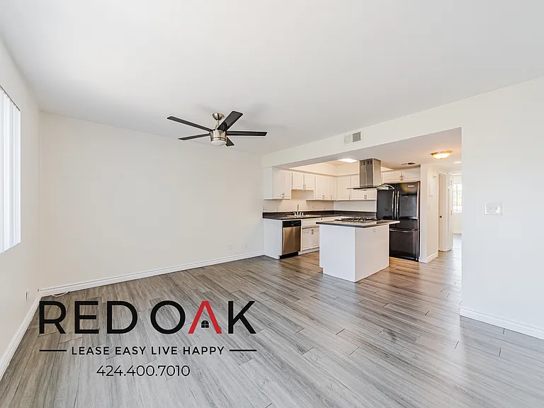 11701 Oxnard St #4 — Photo 9