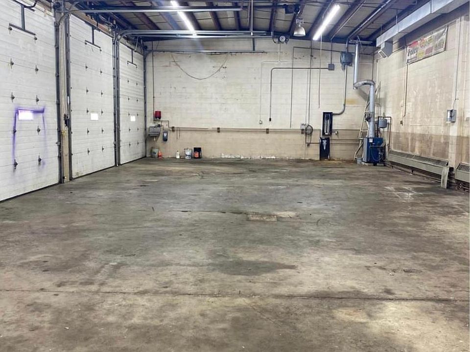 2nd image of 34 Rock St