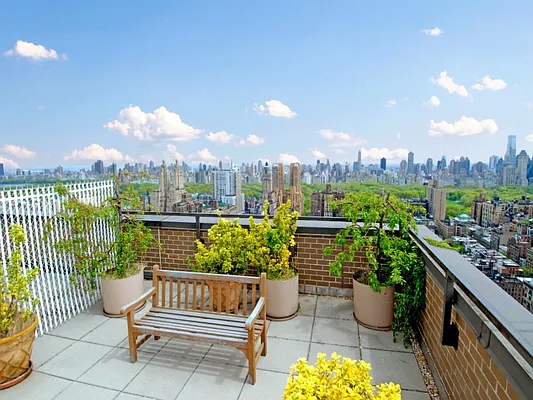 Sold by Sotheby's International Realty | media 25