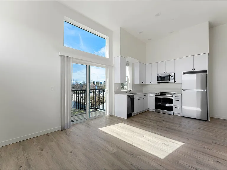 1820 NE Davis St #307 — Photo 15