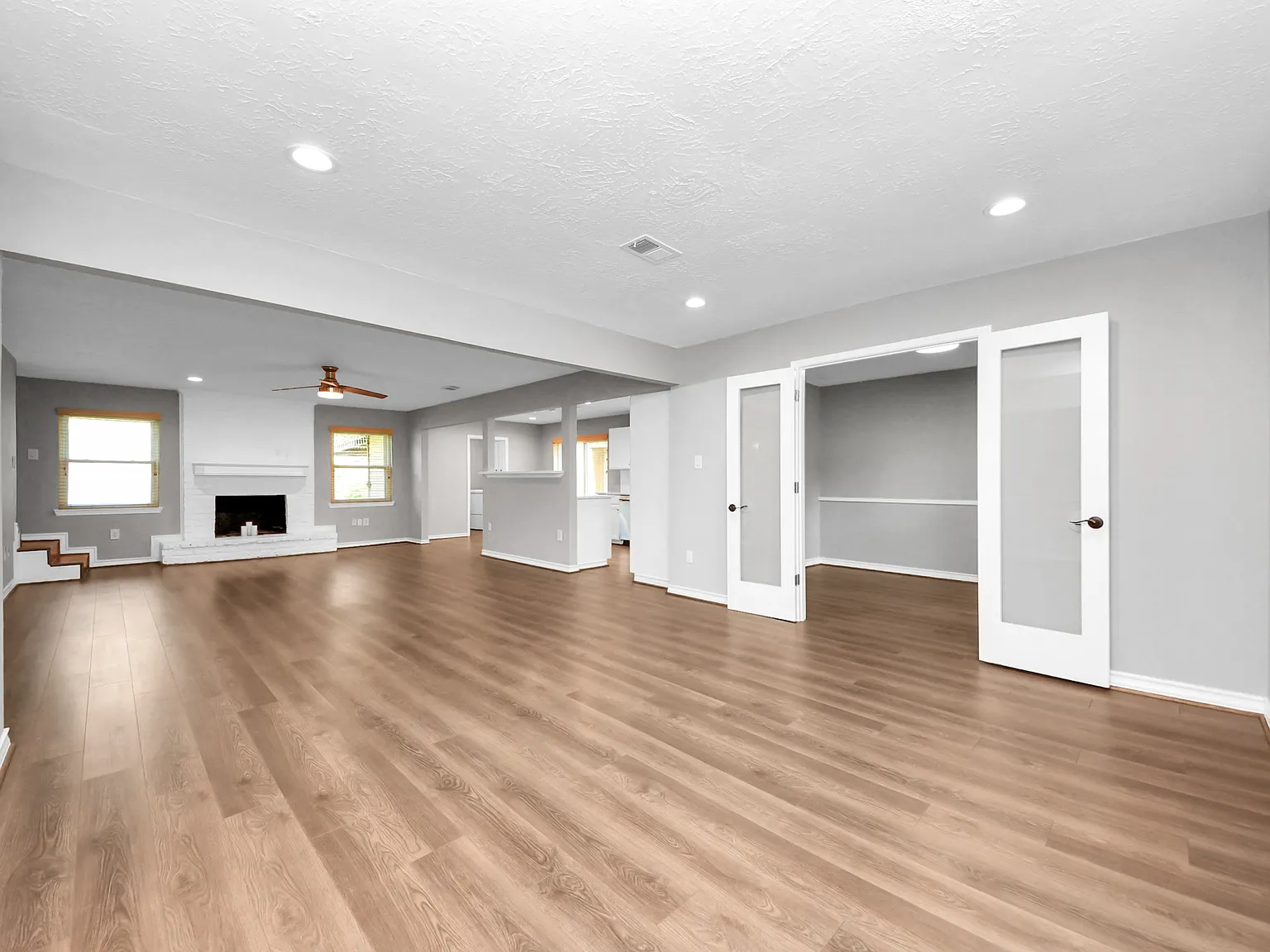 5 bed, 2425 sqft, $2,650 — Photo 3