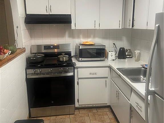 5th image of 760 E 86th St