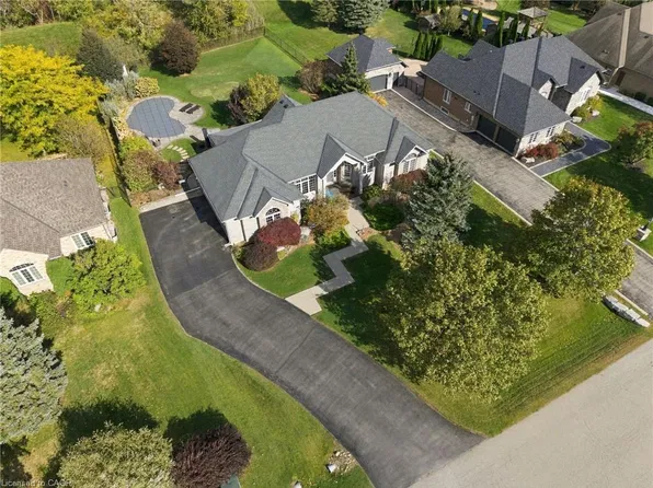 14 Gavin Dr, Hamilton, ON L8B 0Z2