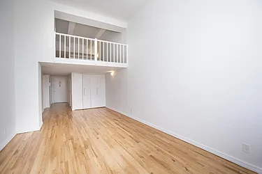 Rented by Space Marketing Shop