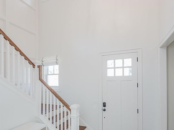 4th image of 2312 Southampton Dr