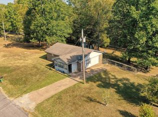 945 Arms Creek Rd, Darden, TN 38328