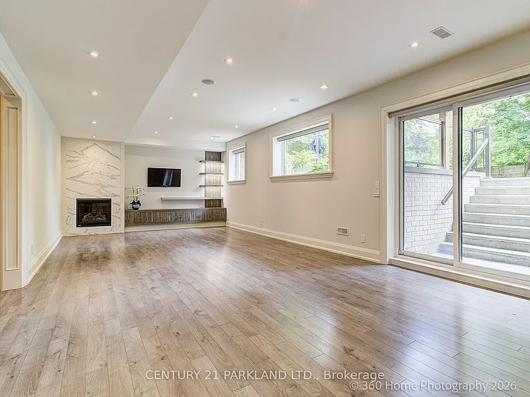 141 Churchill Ave — Photo 36