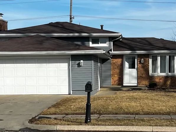 162 S Stadium Dr, Bourbonnais, IL 60914