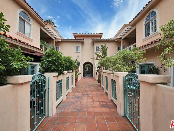 3rd image of 1515 N Fairfax Ave APT 9