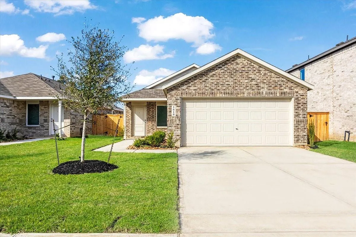 3 bed, 2.0 bath, 1311 sqft, $1,800 — Photo 1