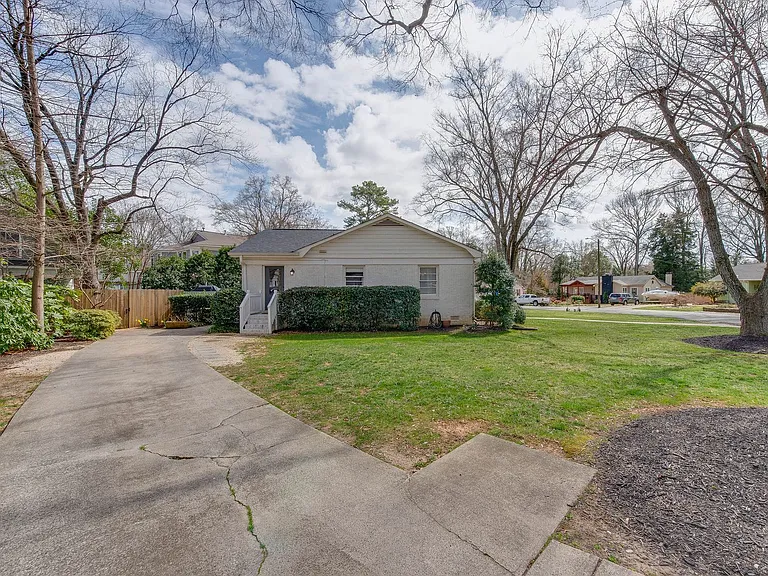 3221 Sunset Dr — Photo 60