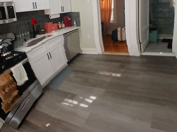 4th image of 190 Chapman St