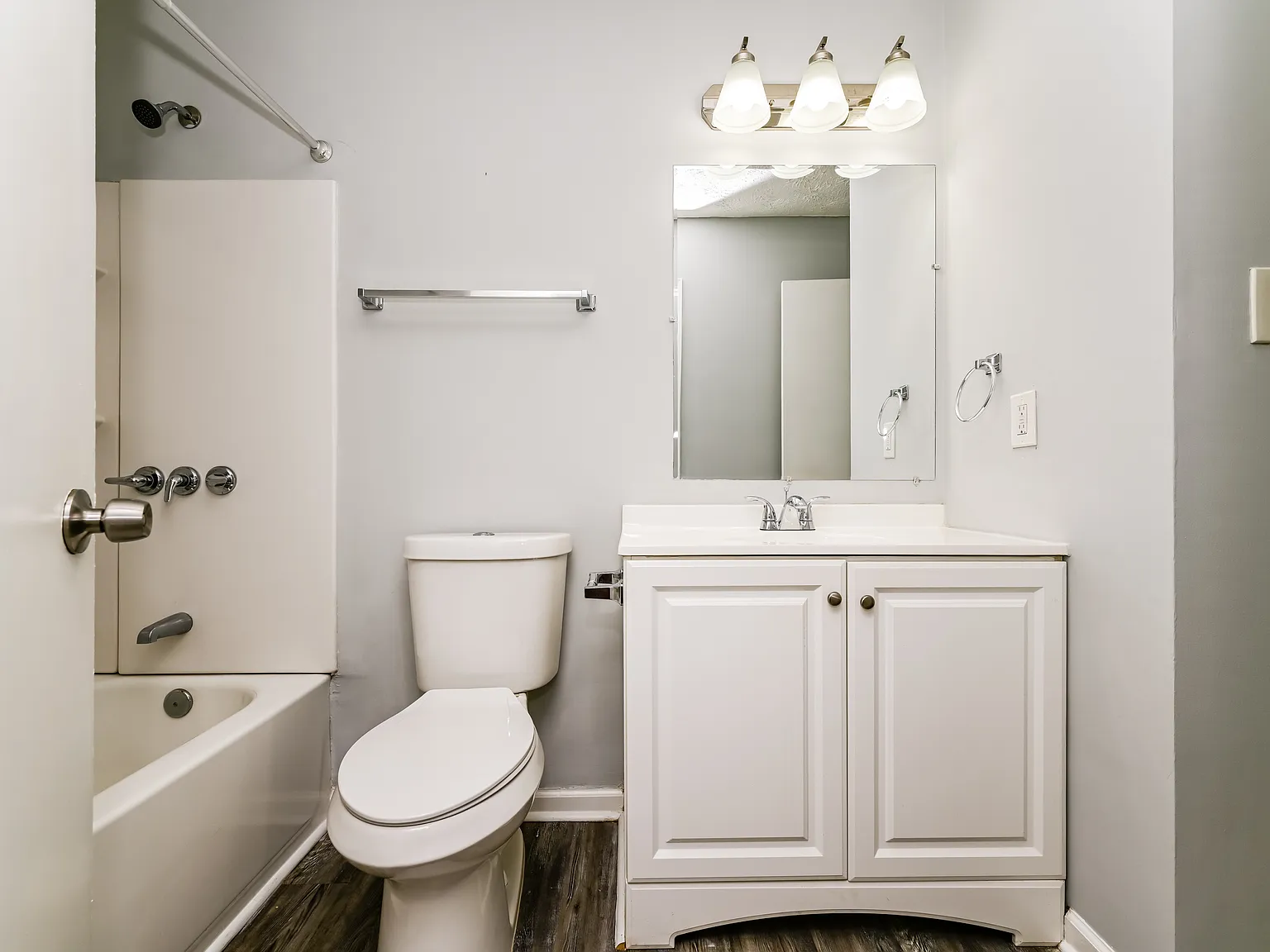4 bed, 2.0 bath, 2184 sqft, $1,835 — Photo 2