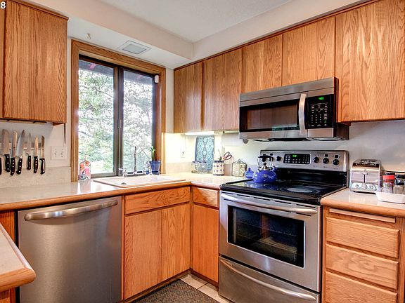 4th image of 2038 SE Beaver Creek Ln