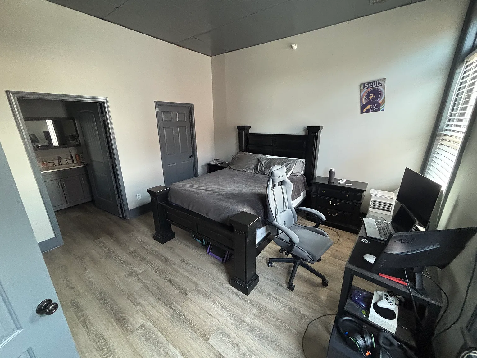 1 bed, $1,300 — Photo 3