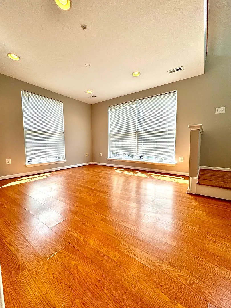 2062 Clipper Park Drive — Photo 2