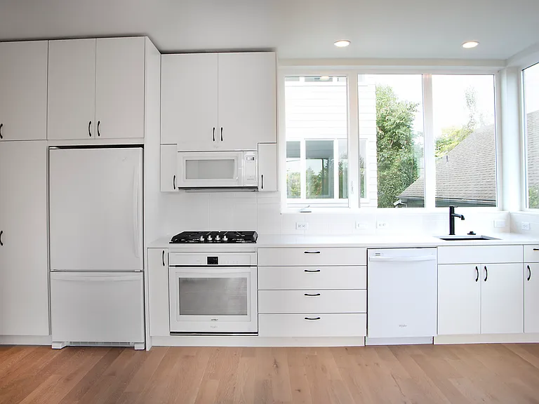 5733 N Albina Ave — Photo 3
