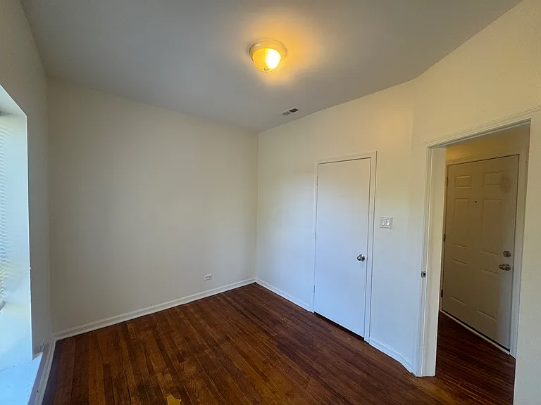 1029 E 62nd St #3 — Photo 4