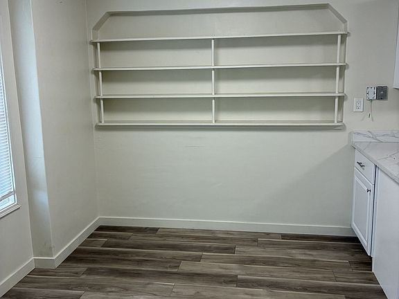 5th image of 992 Warren St