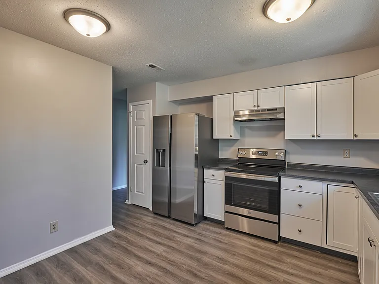 922 Hoover Village Dr #C — Photo 3