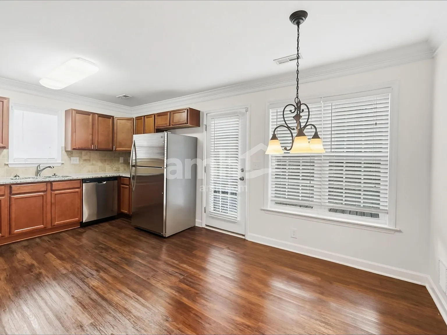 3 bed, 2.5 bath, 2362 sqft, $1,980 — Photo 3