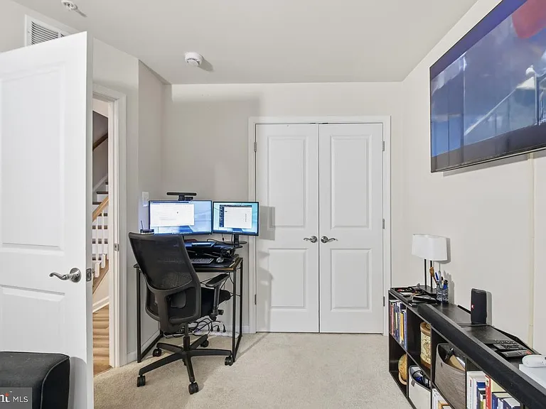3469 Carnaby St — Photo 18