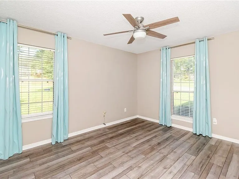 7490 Quency Dr — Photo 40